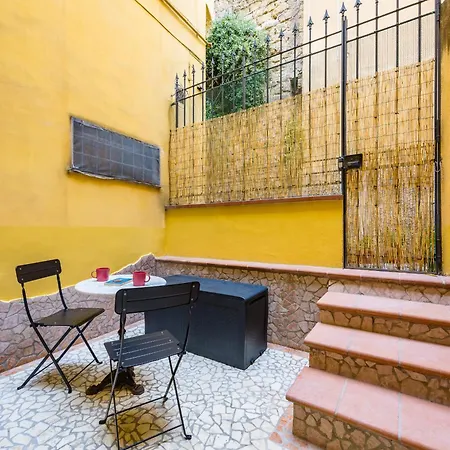 Stairway To The Vista Flat Apartman