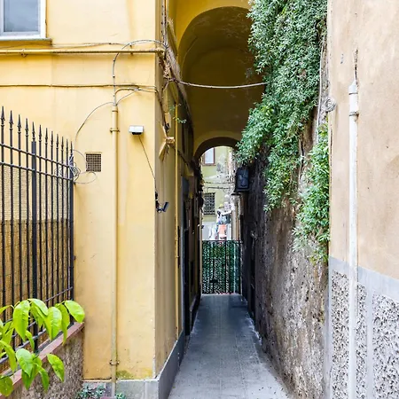 Stairway To The Vista Flat Apartman *