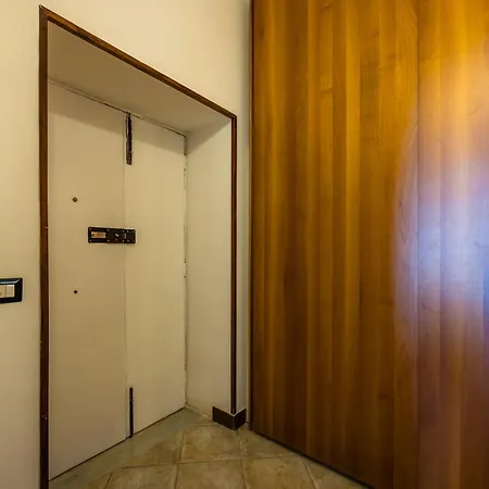 Stairway To The Vista Flat * Nápoly