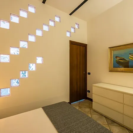 Stairway To The Vista Flat Apartman